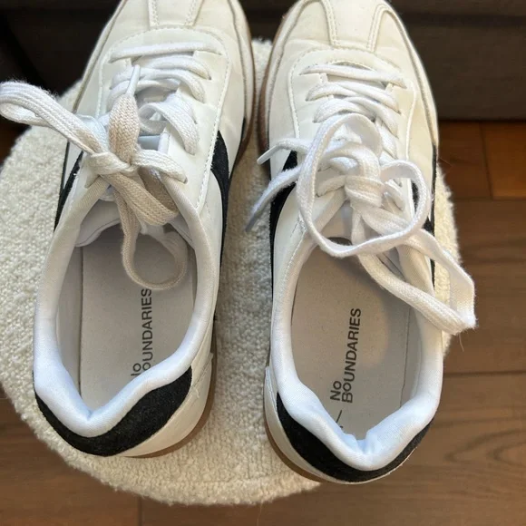 No Boundaries Women’s White and Black Lace Up Sports Sneakers Size 7 - Picture 4 of 6